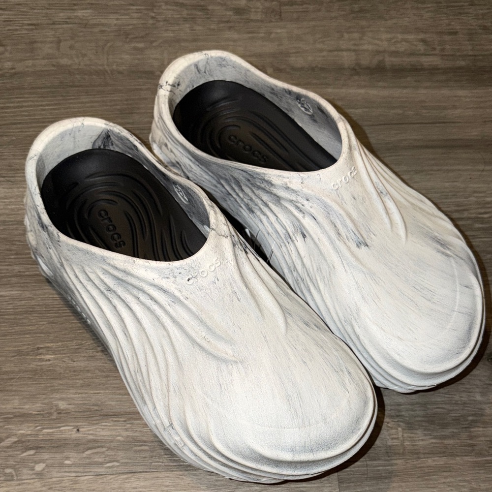 Crocs Echo Wave "Marbled White" clogs